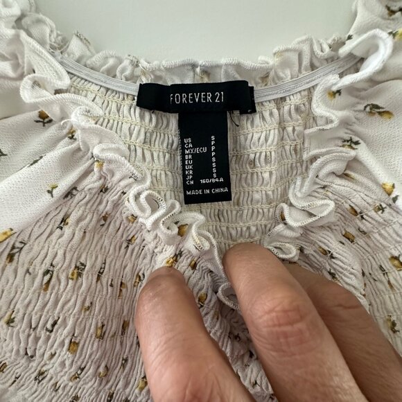 Forever 21 White Floral Smocked Crop Top With Flutter Sleeves S - Picture 3 of 5